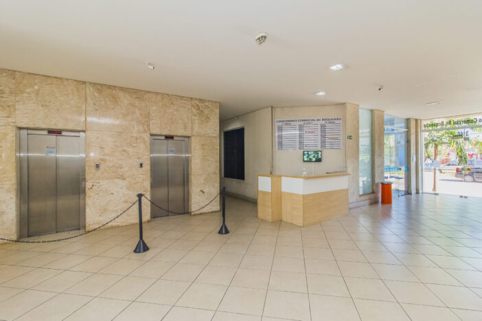 Condomínio Comercial Av. Boqueirão (70)